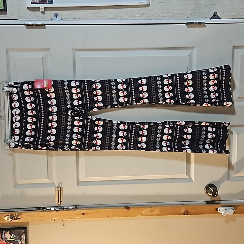 CELEBRATE TOGETHER HIGH RISE SNOWMAN FLARE LEGGING: BLACK:NEW WITH TAGS: SIZE XS